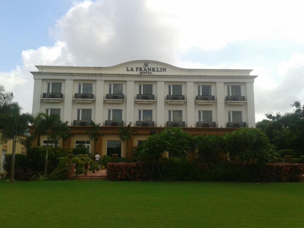 La Franklin Hotel Bhubaneswar Exterior foto
