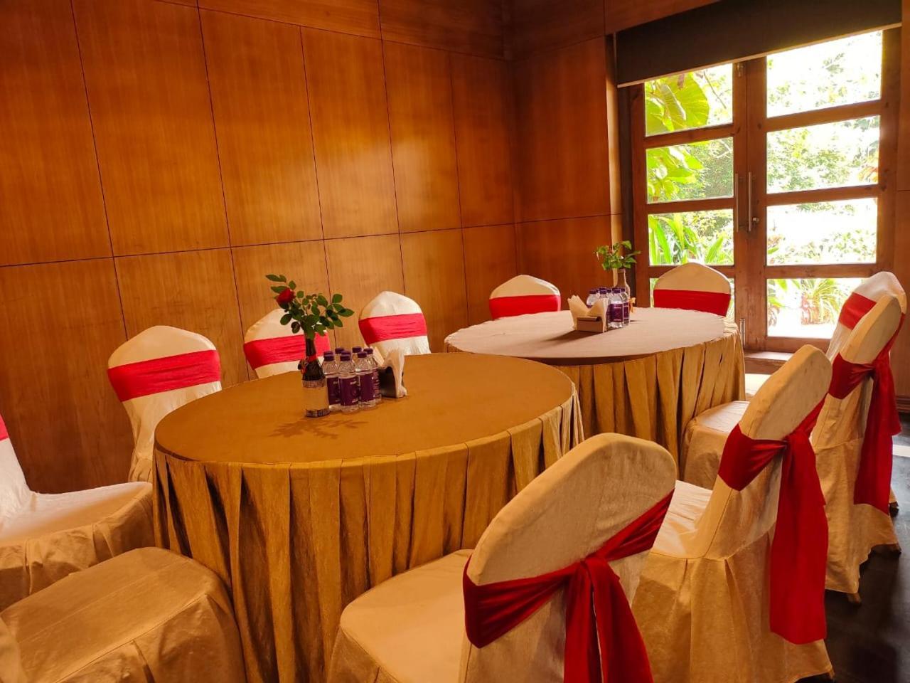 La Franklin Hotel Bhubaneswar Exterior foto