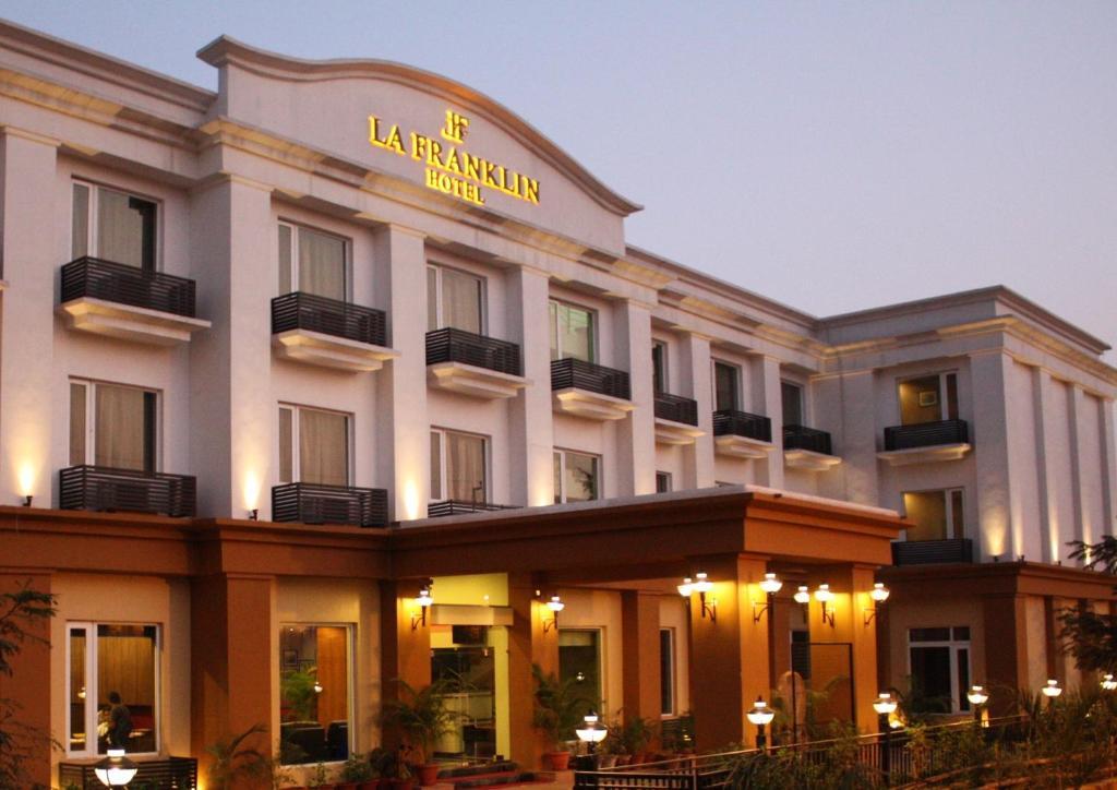 La Franklin Hotel Bhubaneswar Exterior foto